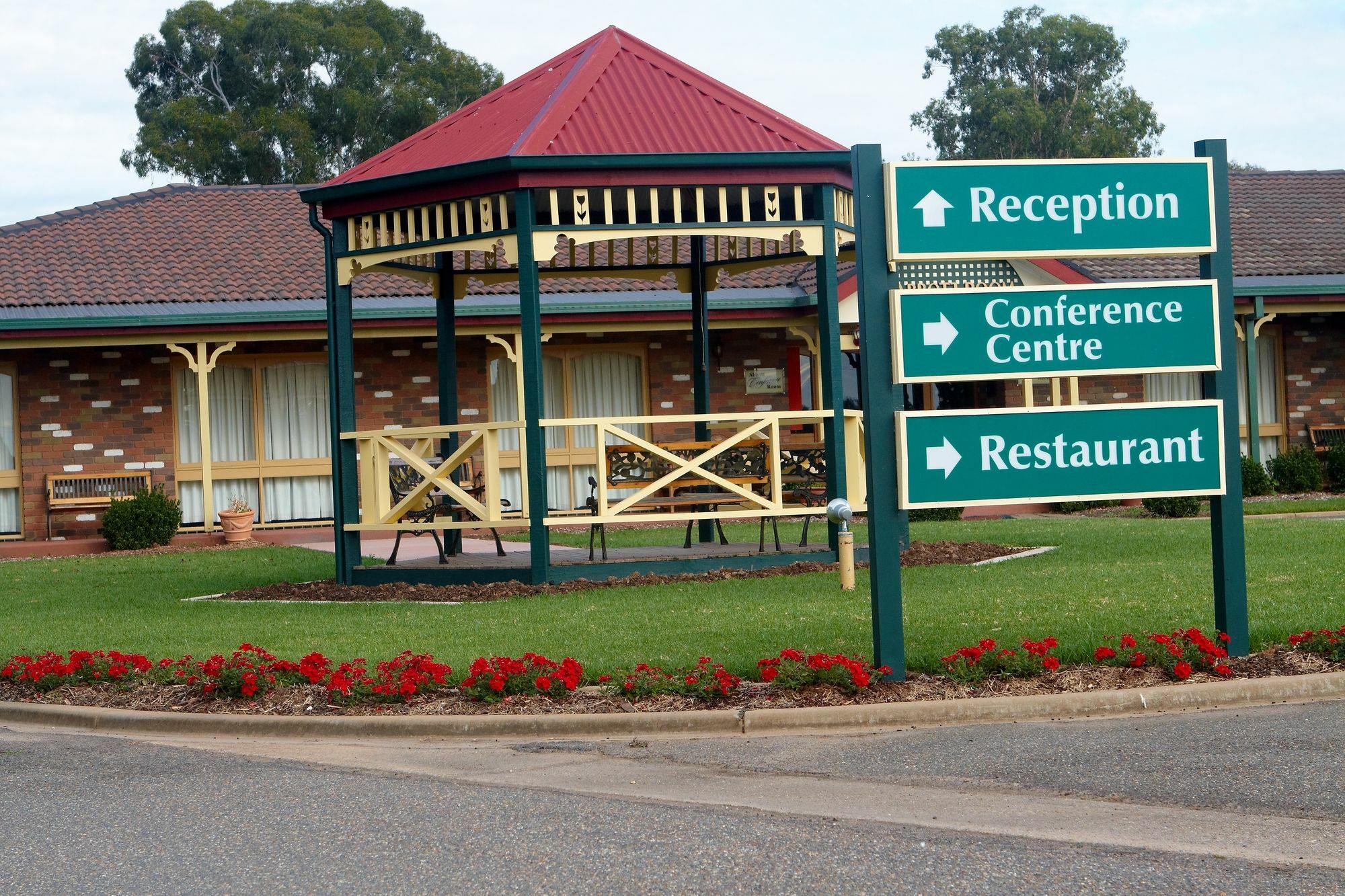 Quality Inn Carriage House Wagga Wagga Exterior photo